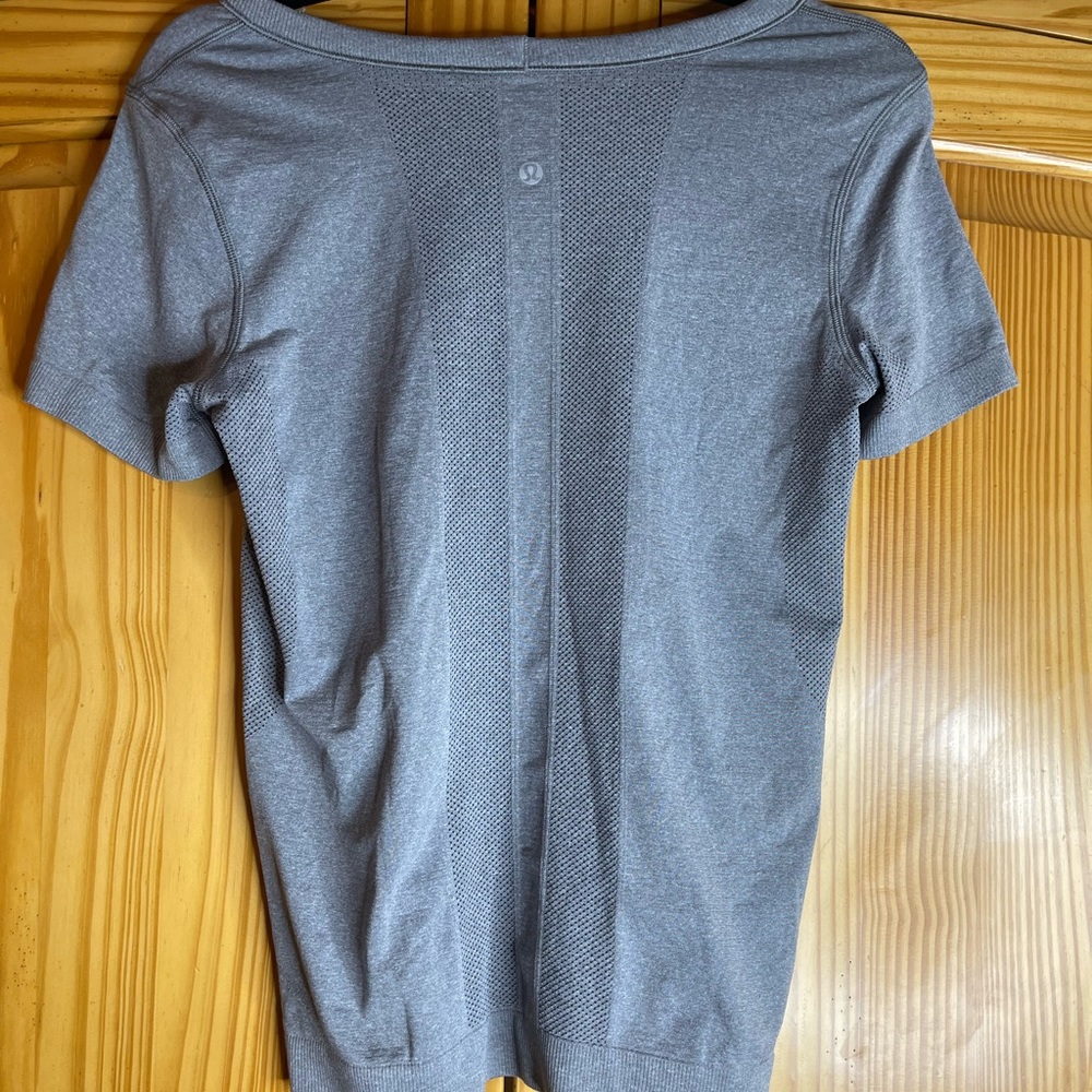 Lululemon swiftly short sleeve size 8